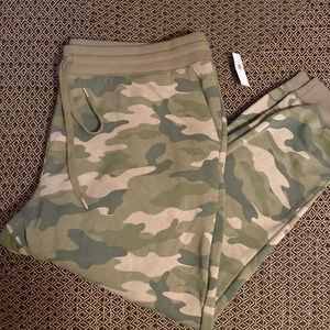 Old Navy - camo fleece jogger - size XXL